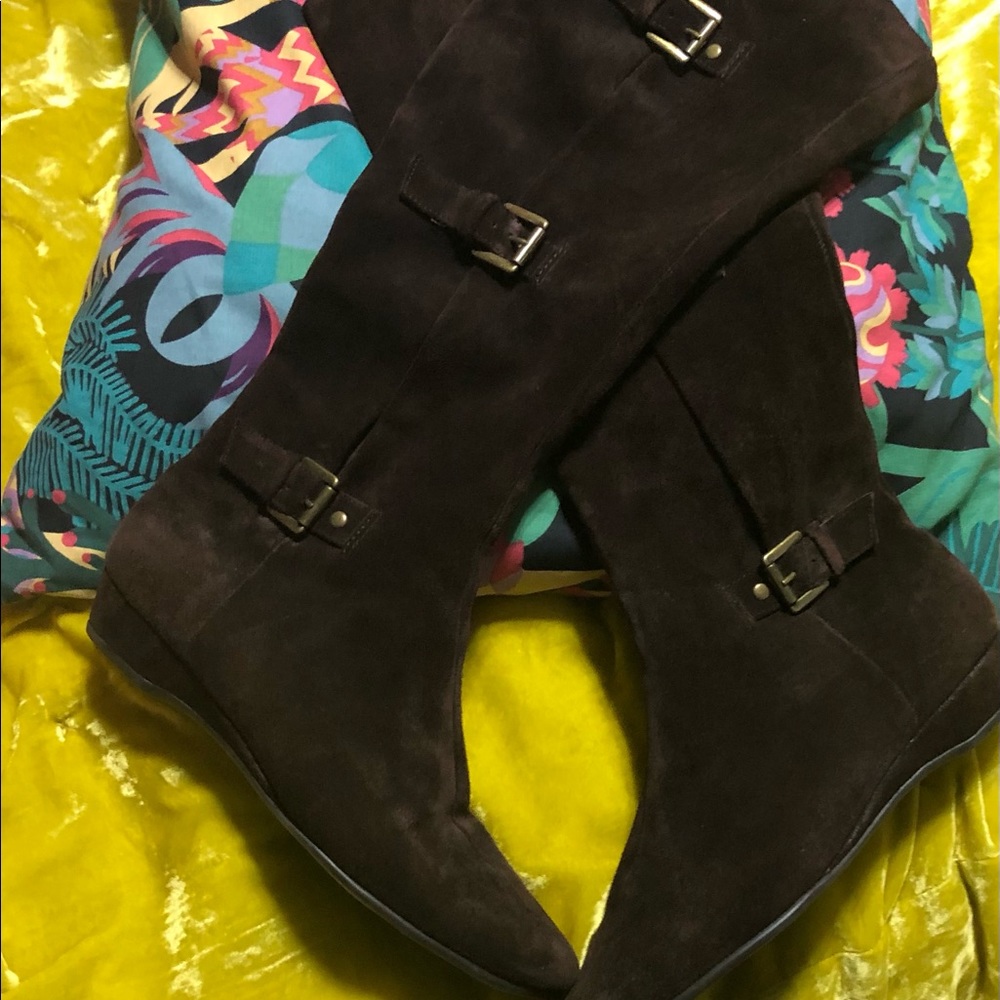 Aerosols brown suede boots
